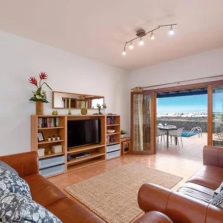 Casa Maderita By *